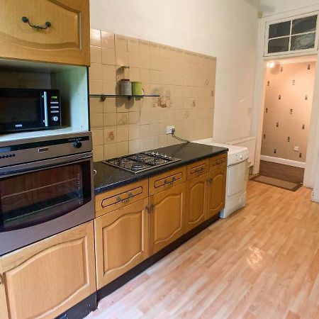 Large Glasgow South Family Home - Free Parking المظهر الخارجي الصورة