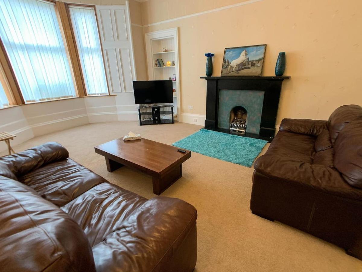 Large Glasgow South Family Home - Free Parking المظهر الخارجي الصورة