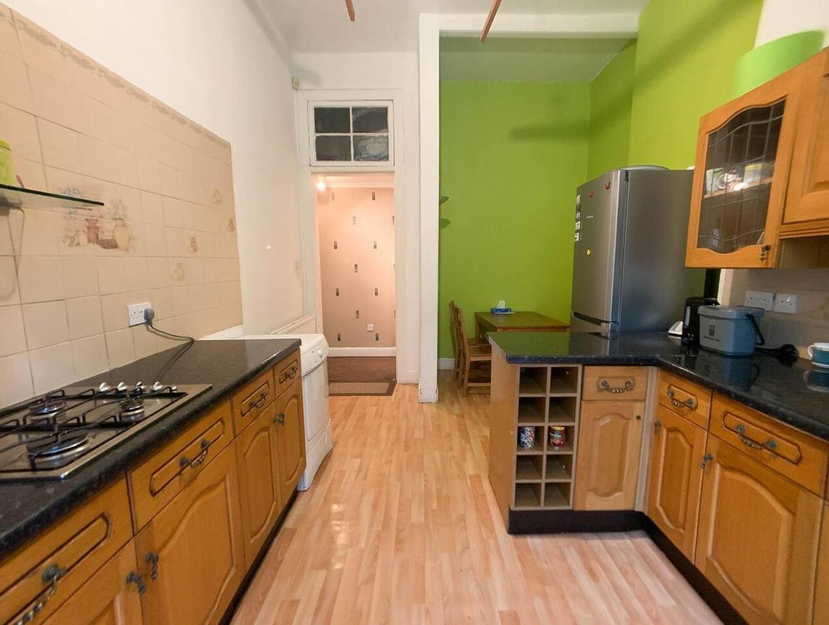 Large Glasgow South Family Home - Free Parking المظهر الخارجي الصورة