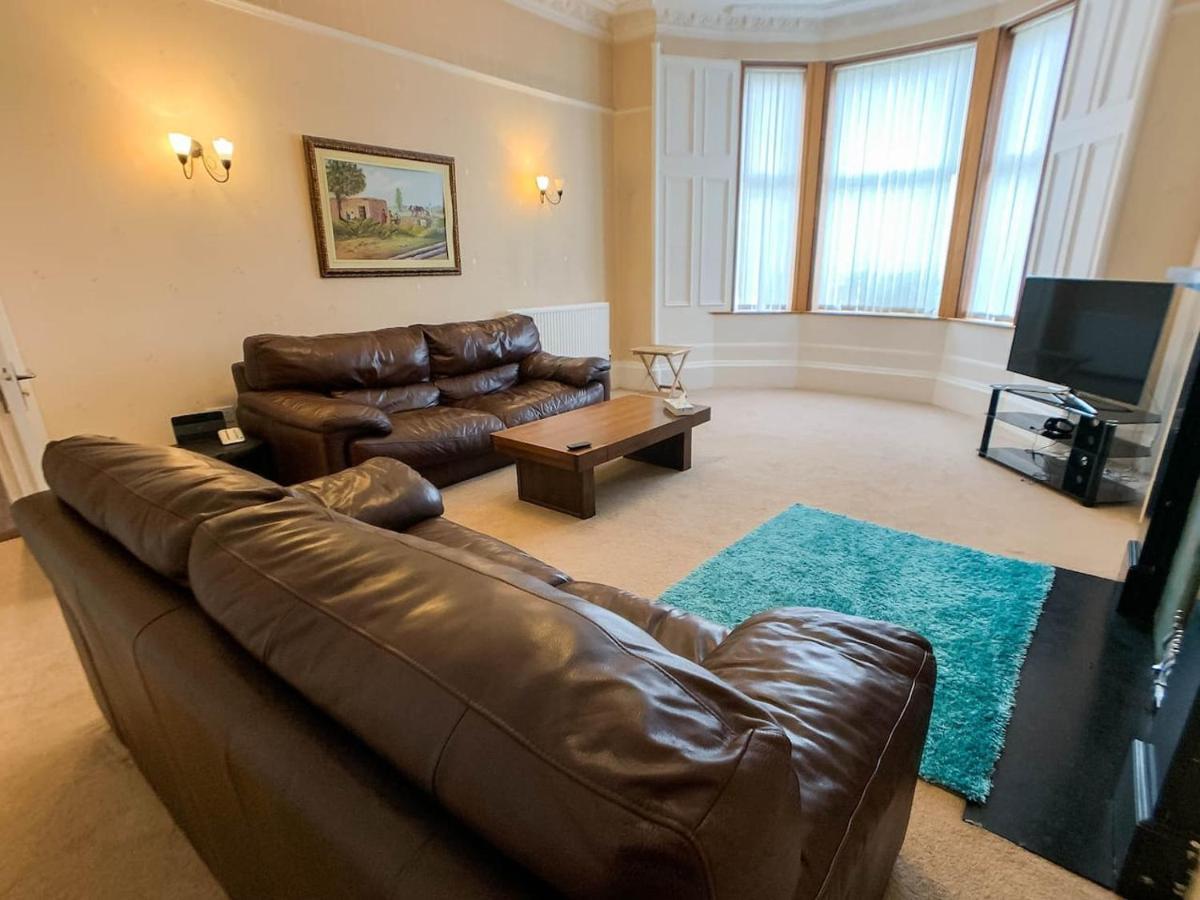 Large Glasgow South Family Home - Free Parking المظهر الخارجي الصورة