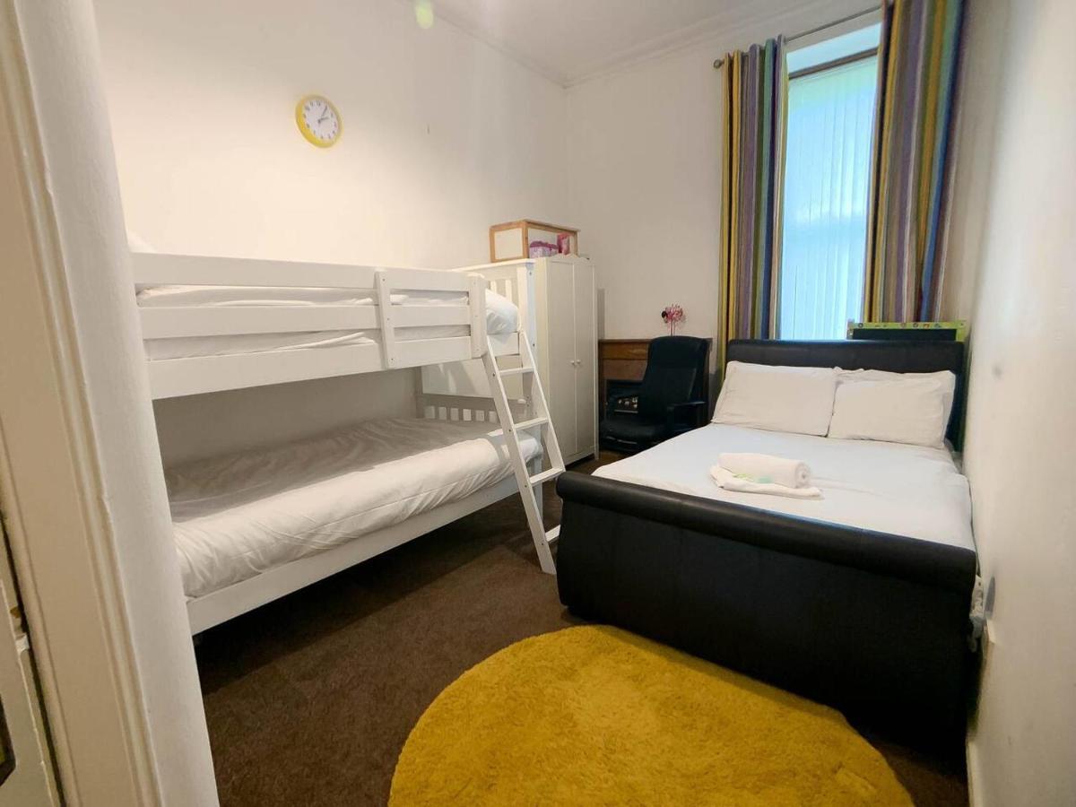 Large Glasgow South Family Home - Free Parking المظهر الخارجي الصورة