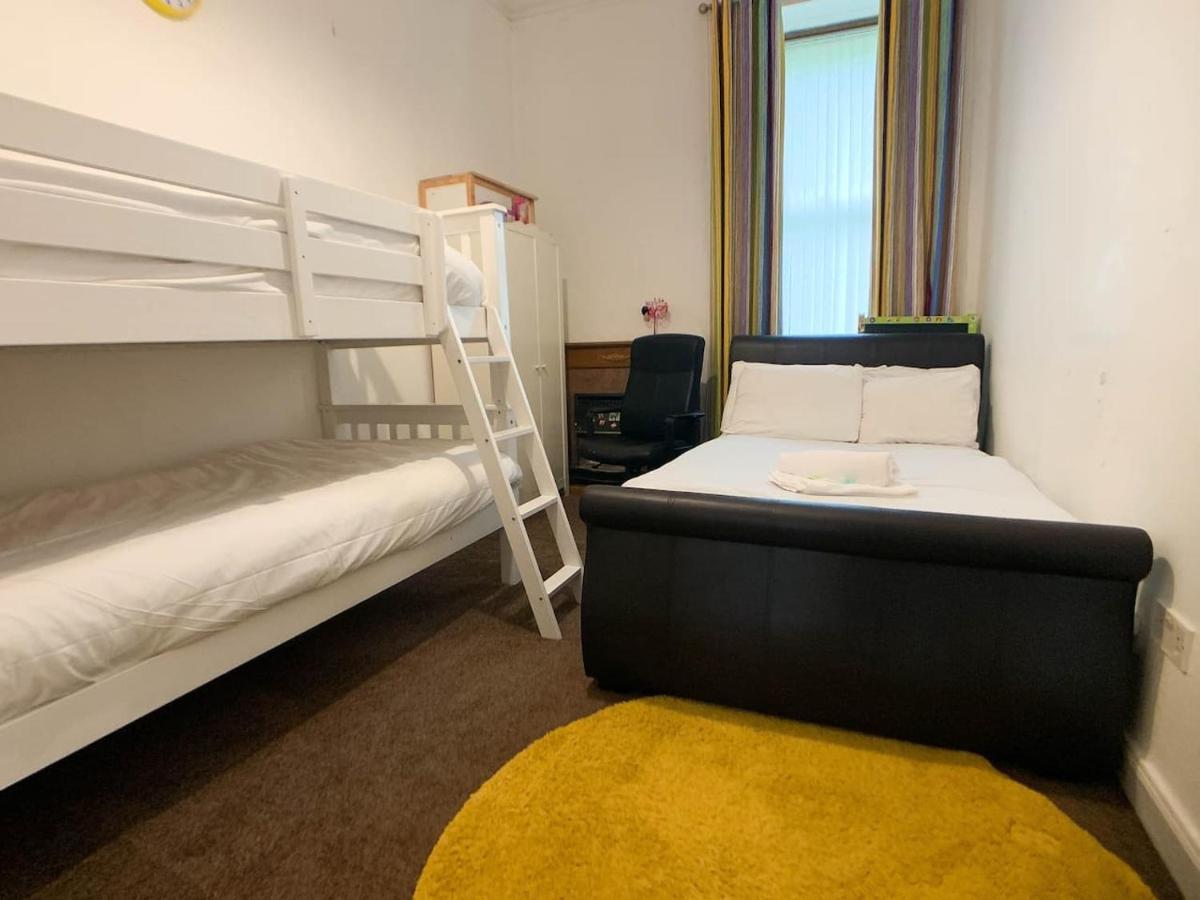 Large Glasgow South Family Home - Free Parking المظهر الخارجي الصورة