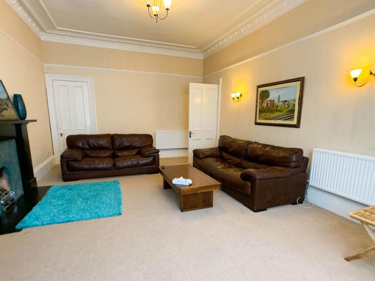 Large Glasgow South Family Home - Free Parking المظهر الخارجي الصورة