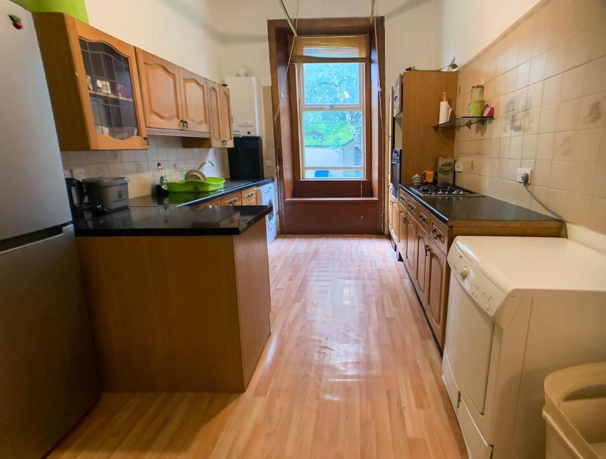 Large Glasgow South Family Home - Free Parking المظهر الخارجي الصورة