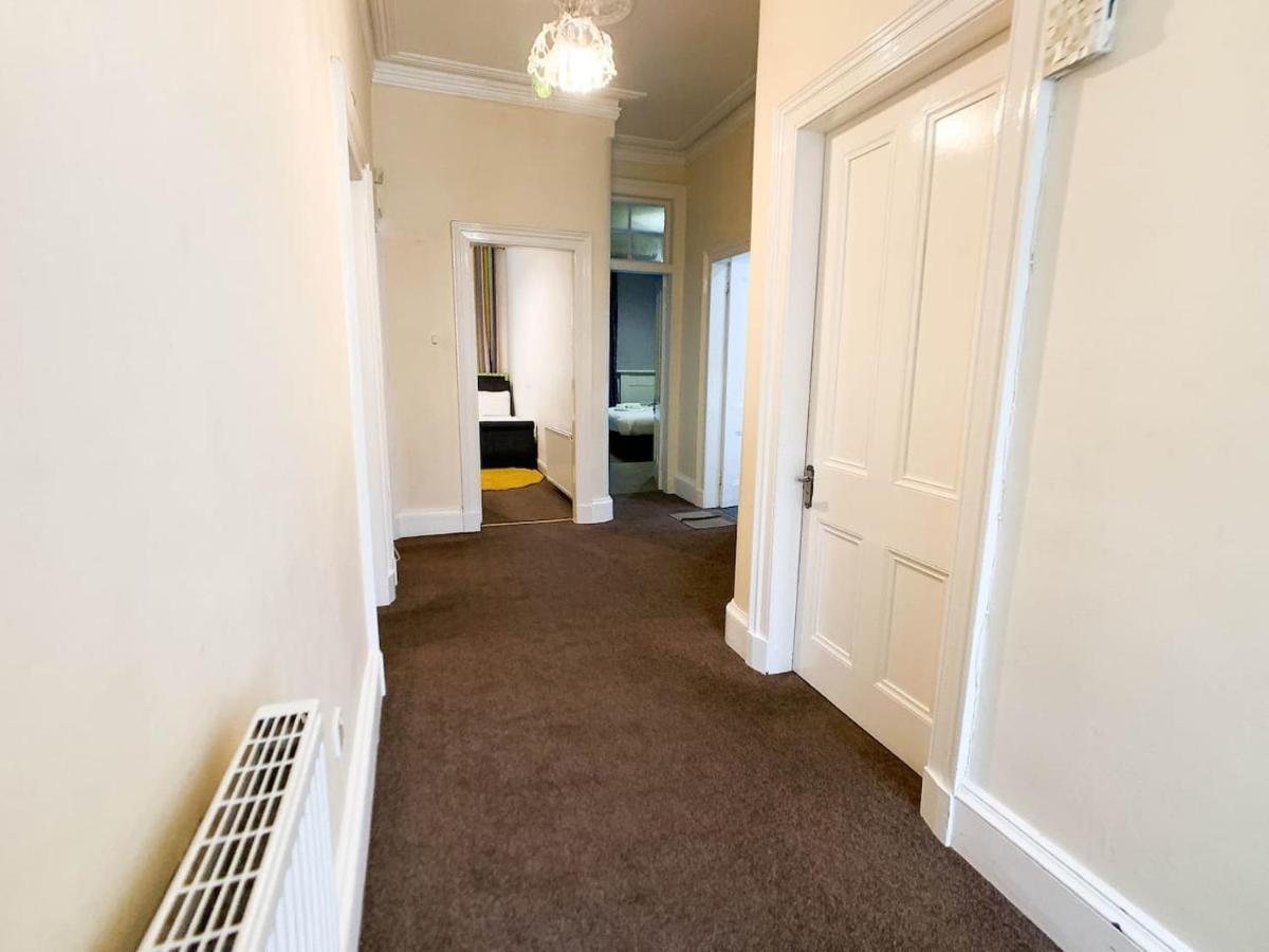 Large Glasgow South Family Home - Free Parking المظهر الخارجي الصورة