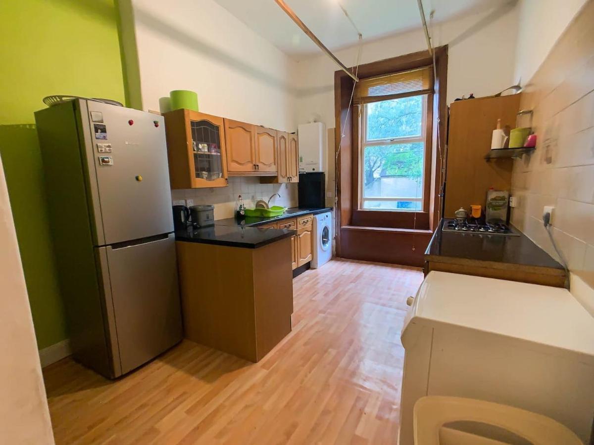 Large Glasgow South Family Home - Free Parking المظهر الخارجي الصورة